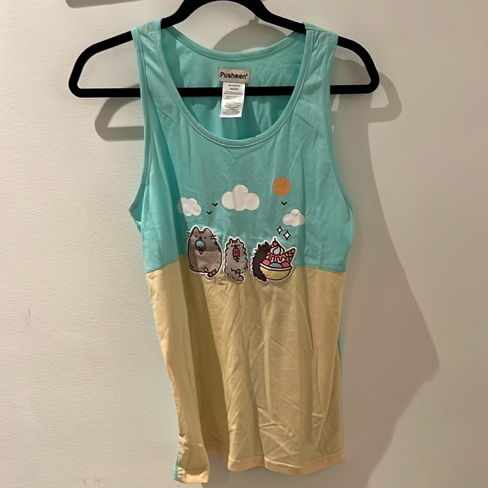 Pusheen tank top- runs large.